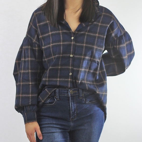 Over sized flannel! (Not your boyfriend’s) - Picture 1 of 4